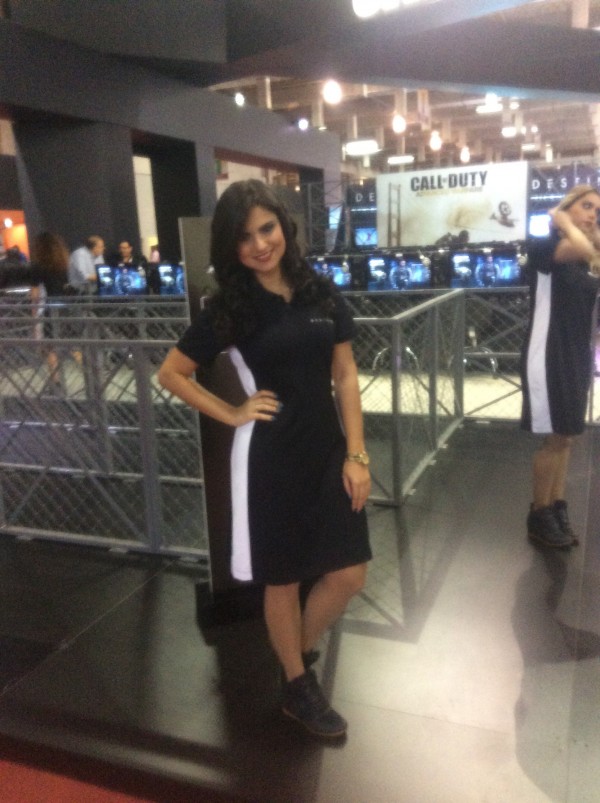 Começou a Brasil Game Show 3 Modelo embeleza o estande da Activison!