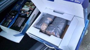 Homem compra PS4 no Wallmart e recebe tijolos 1 PS4 Tijolos